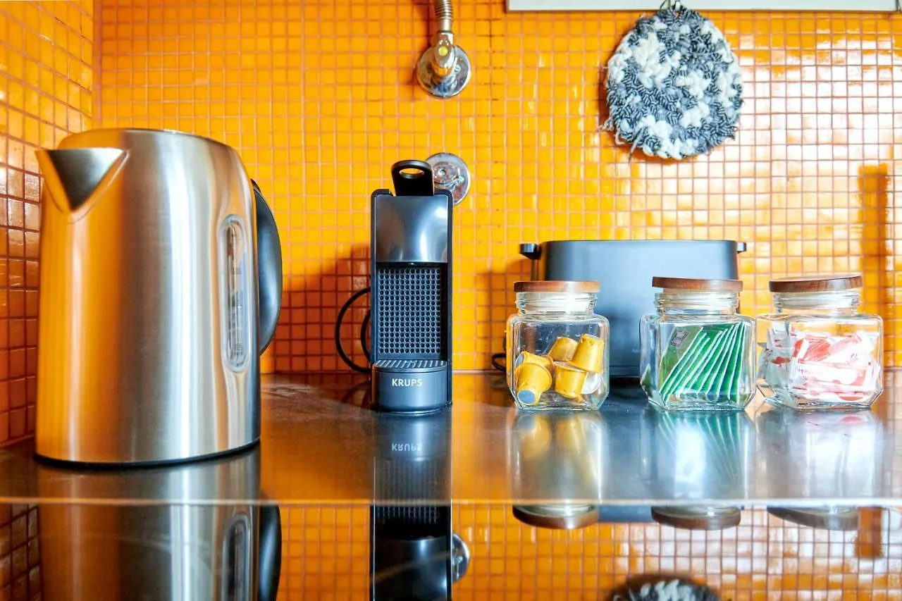 Апартаменты Sunny Renovated Apt With Ac, By Timecooler Лиссабон